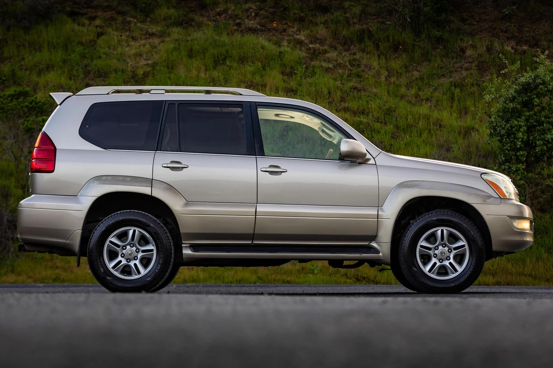 2004 Lexus GX 1st Gen - Image 3 of 31