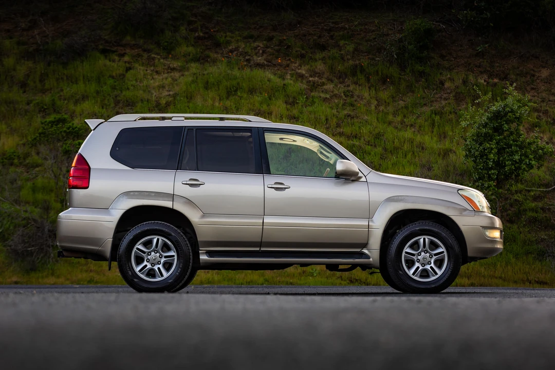 2004 Lexus GX 1st Gen - Image 23 of 31