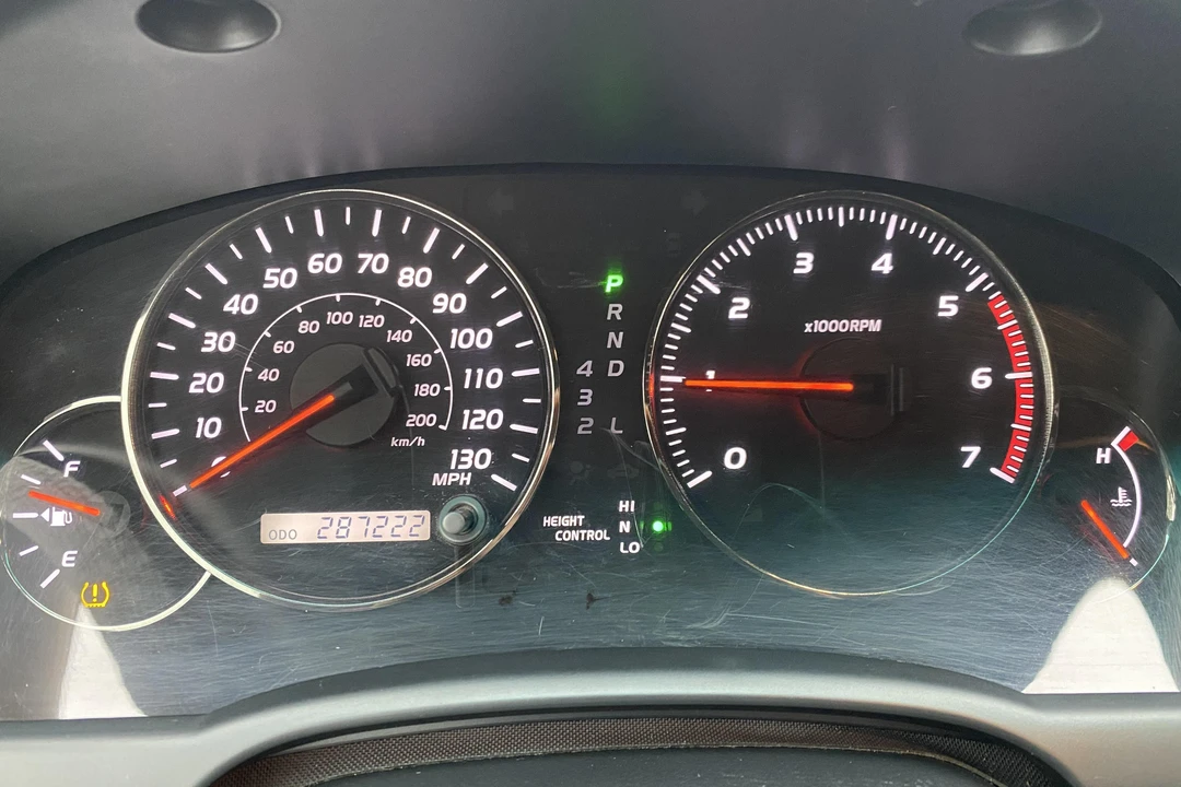 2004 Lexus GX 1st Gen - Image 31 of 31