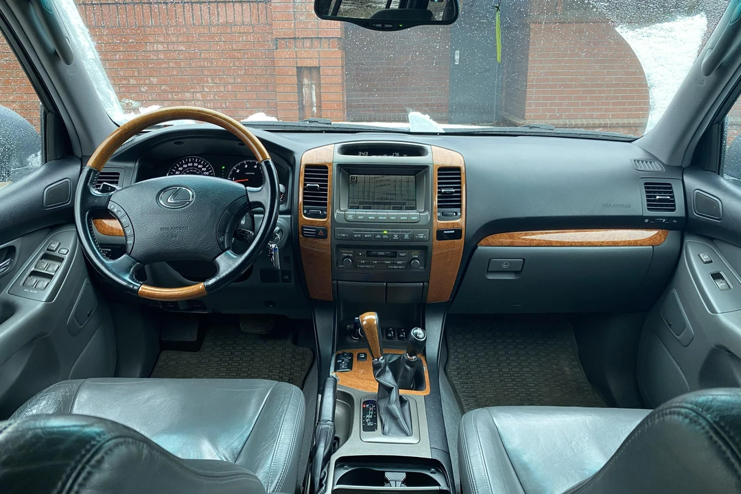 2004 Lexus GX 1st Gen - Image 28 of 31
