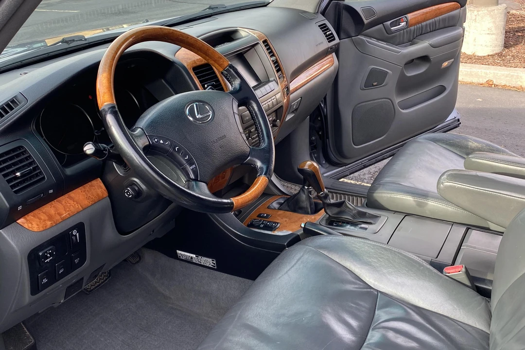 2004 Lexus GX 1st Gen - Image 29 of 31