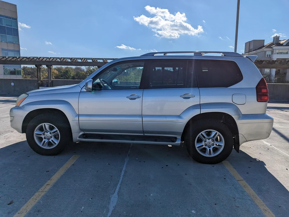 2004 Lexus GX 1st Gen - Image 10 of 31
