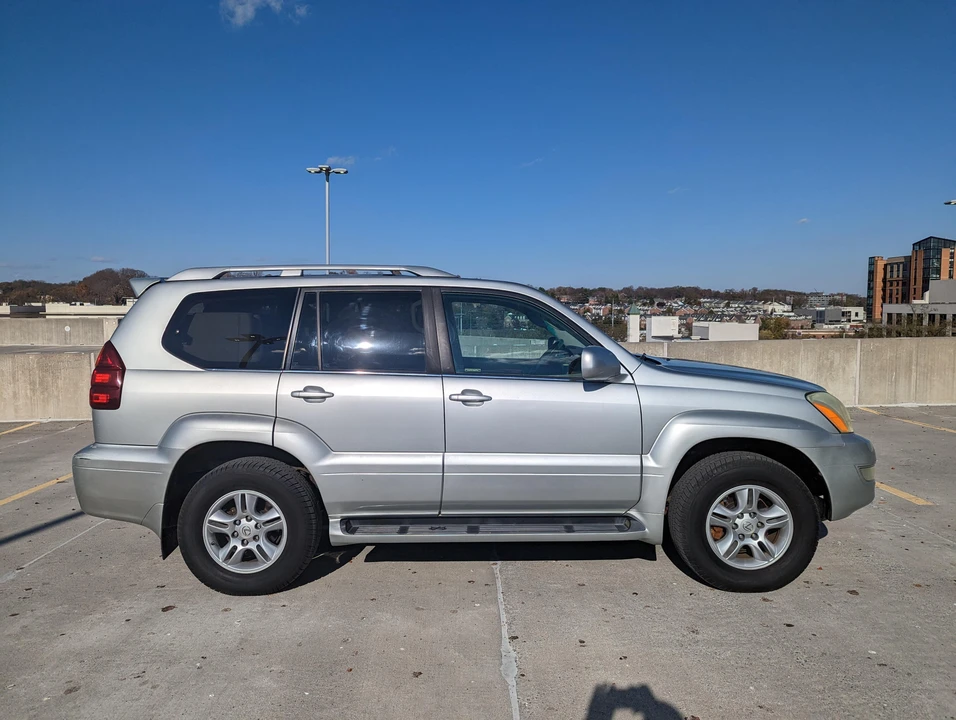 2004 Lexus GX 1st Gen - Image 17 of 31