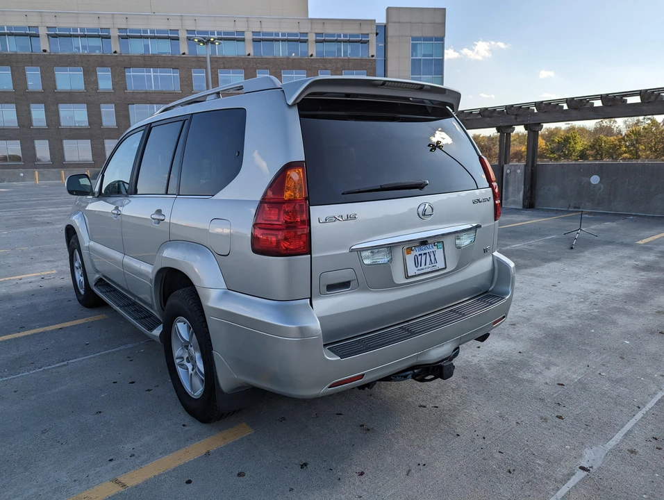 2004 Lexus GX 1st Gen - Image 13 of 31