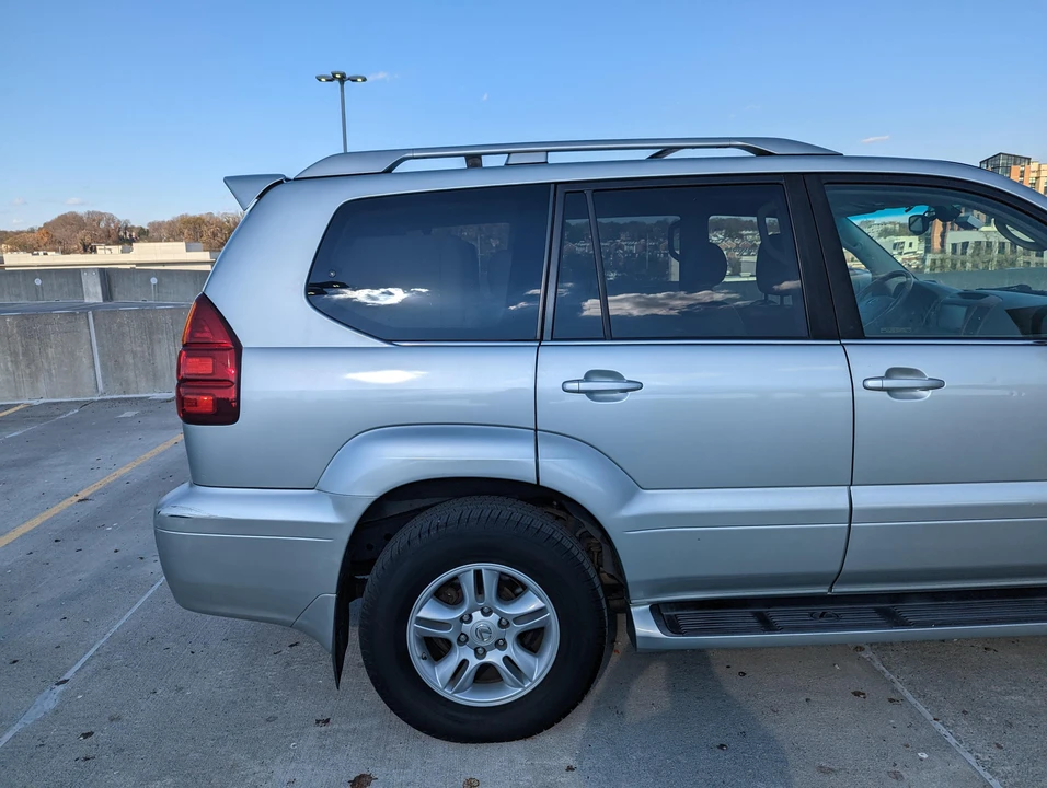 2004 Lexus GX 1st Gen - Image 31 of 31