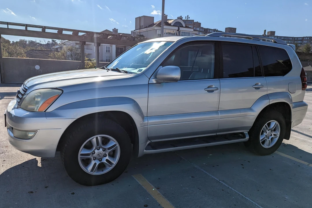 2004 Lexus GX 1st Gen - Image 3 of 31