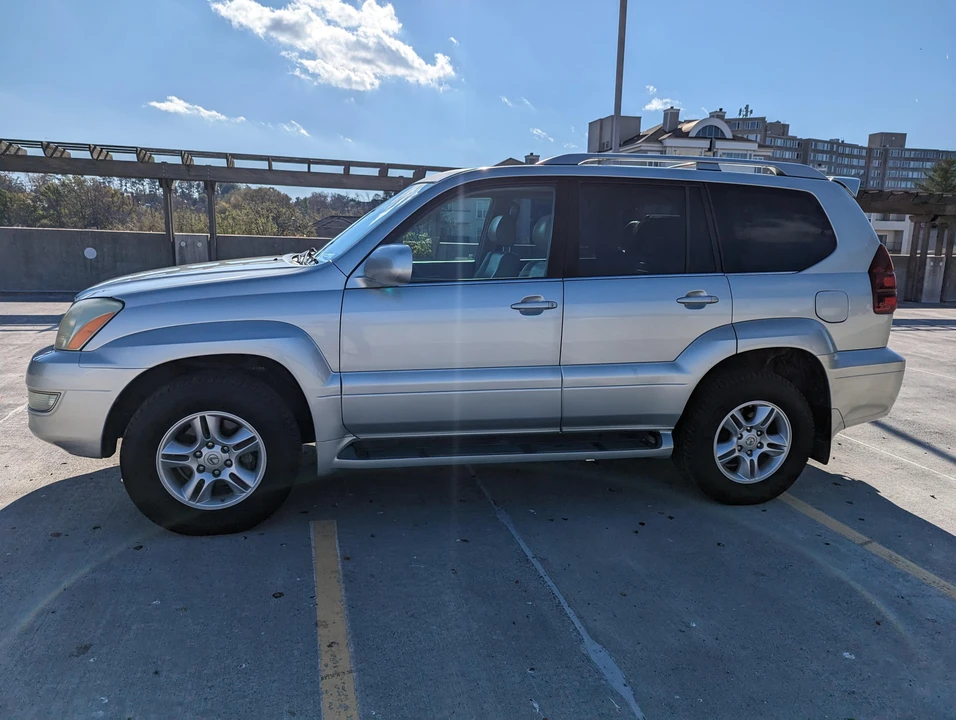 2004 Lexus GX 1st Gen - Image 9 of 31