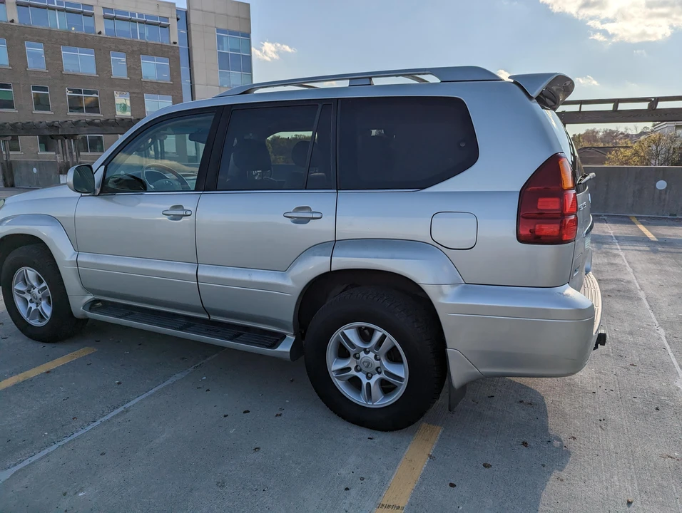 2004 Lexus GX 1st Gen - Image 12 of 31