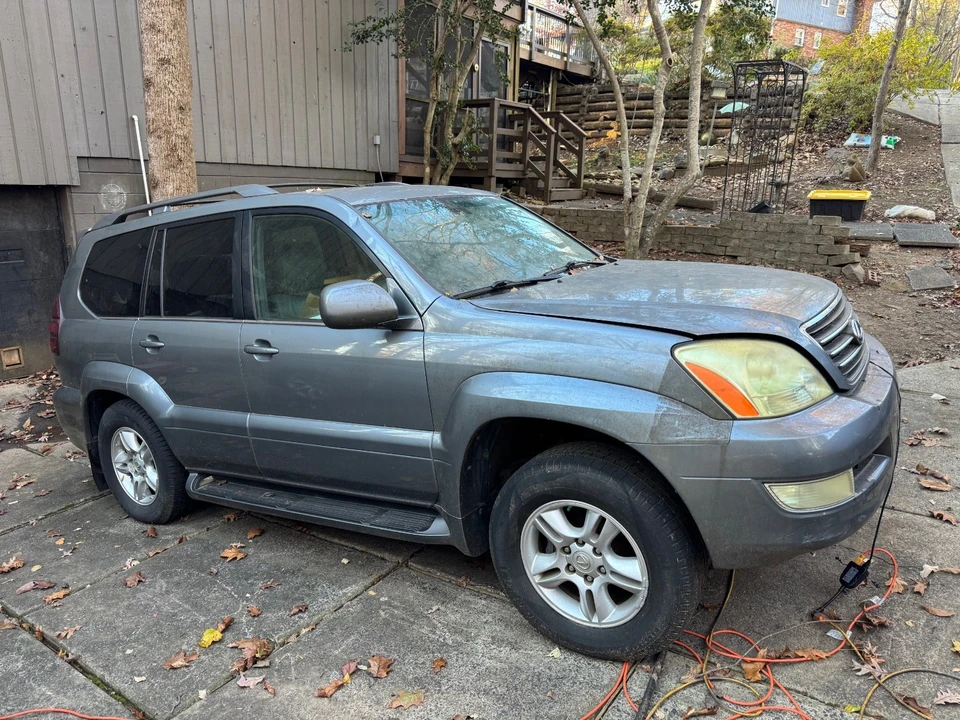 2004 Lexus GX 1st Gen - Image 2 of 4