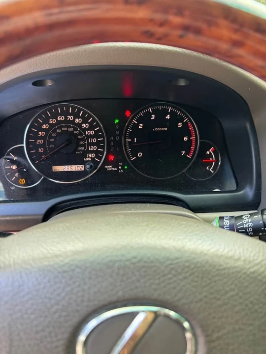 2004 Lexus GX 1st Gen - Image 10 of 13