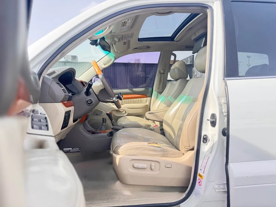 2004 Lexus GX 1st Gen - Image 13 of 19