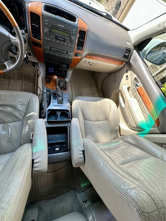2004 Lexus GX 1st Gen - Image 9 of 19