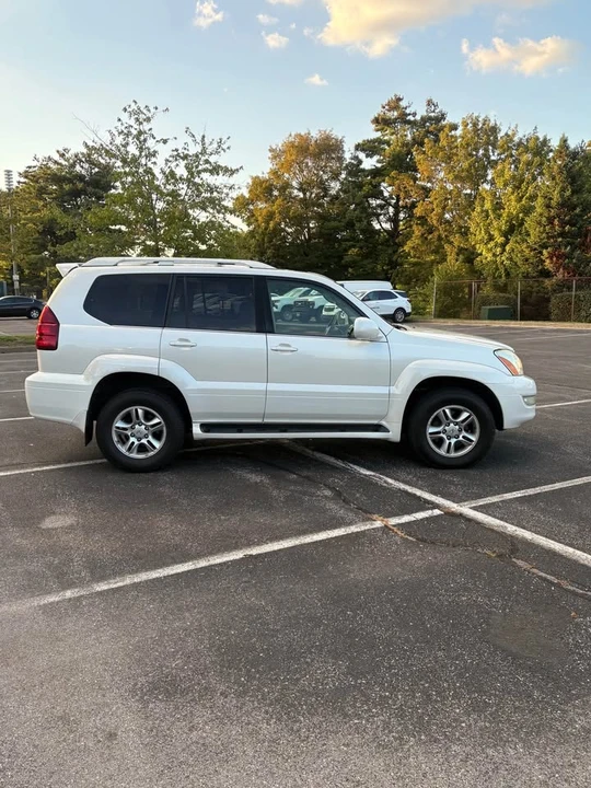 2004 Lexus GX 1st Gen - Image 4 of 15