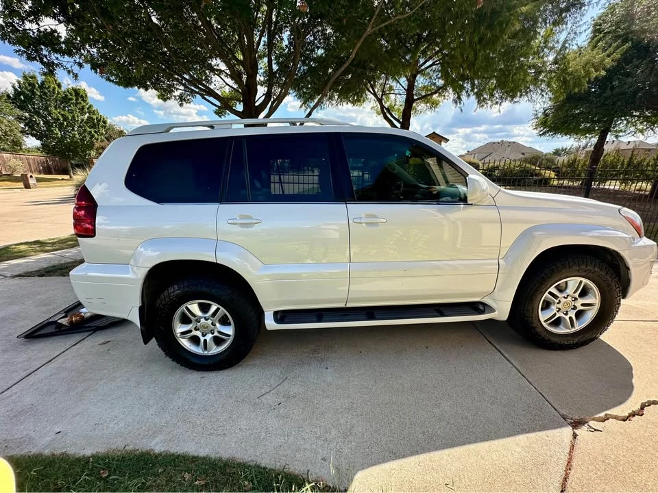 2004 Lexus GX 1st Gen - Image 4 of 19