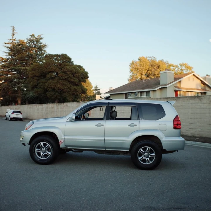 2004 Lexus GX 1st Gen - Image 2 of 16