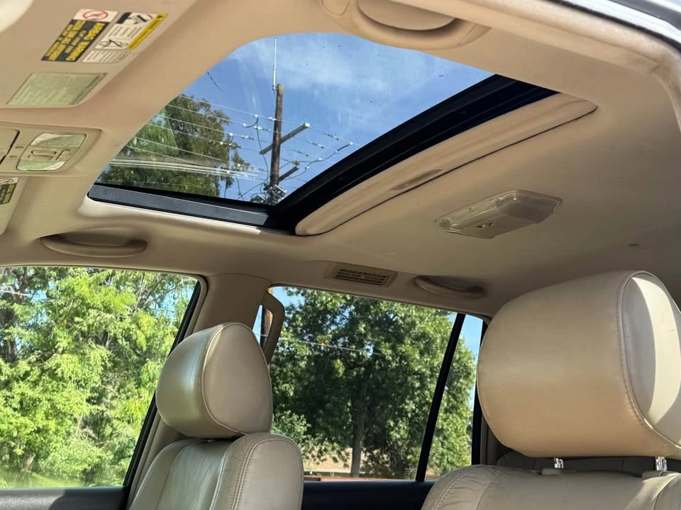2004 Lexus GX 1st Gen - Image 11 of 16