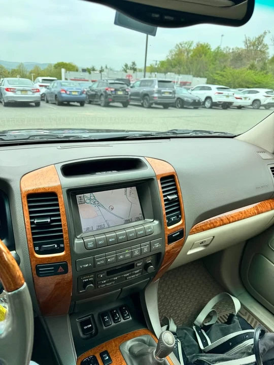 2004 Lexus GX 1st Gen - Image 15 of 20