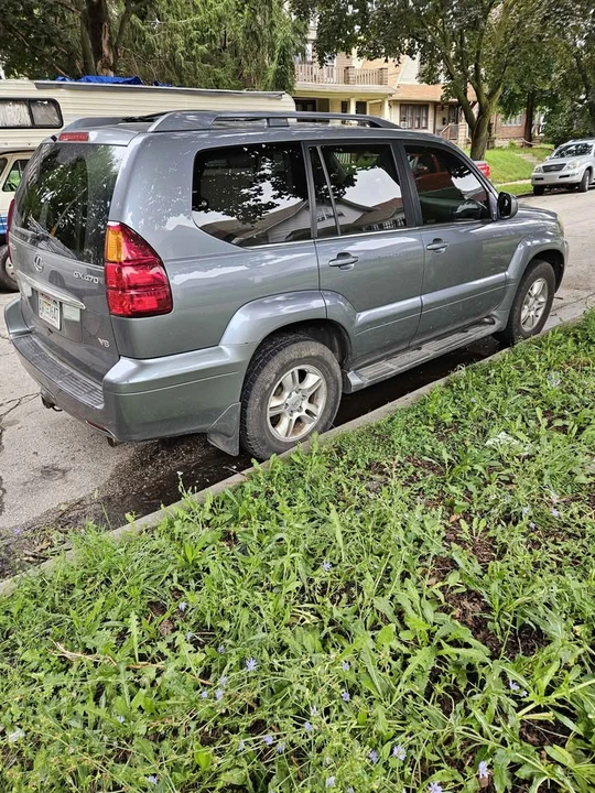 2004 Lexus GX 1st Gen - Image 2 of 4