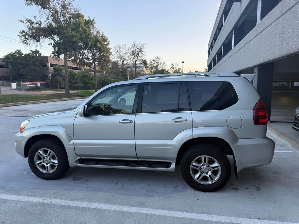 2004 Lexus GX 1st Gen - Image 3 of 12
