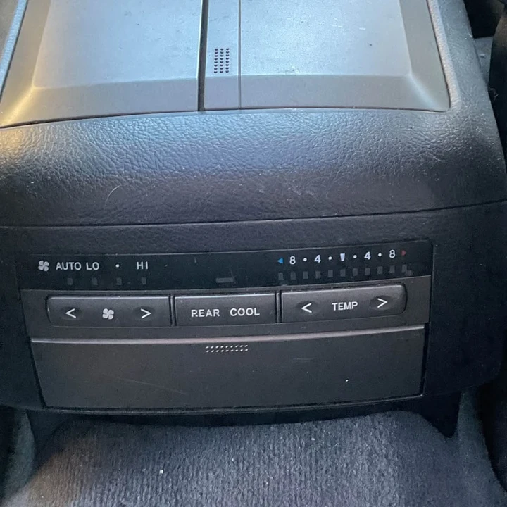2004 Lexus GX 1st Gen - Image 14 of 19