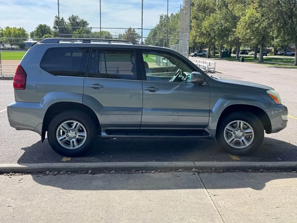2004 Lexus GX 1st Gen - Image 5 of 16