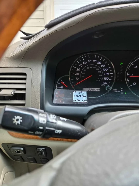 2004 Lexus GX 1st Gen - Image 2 of 5