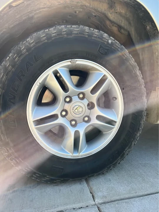 2004 Lexus GX 1st Gen - Image 11 of 17