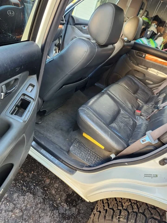 2004 Lexus GX 1st Gen - Image 15 of 19