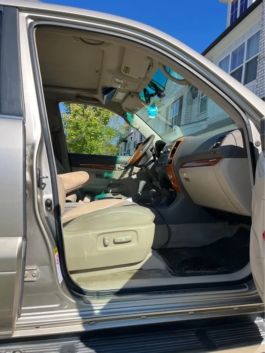 2004 Lexus GX 1st Gen - Image 6 of 17