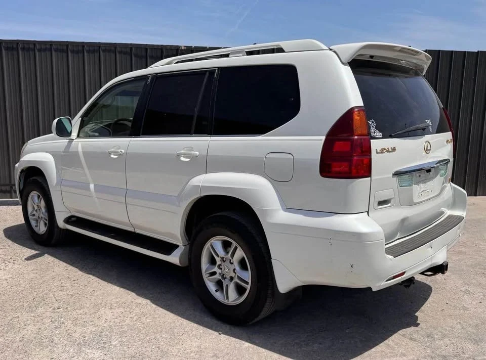 2004 Lexus GX 1st Gen - Image 9 of 10