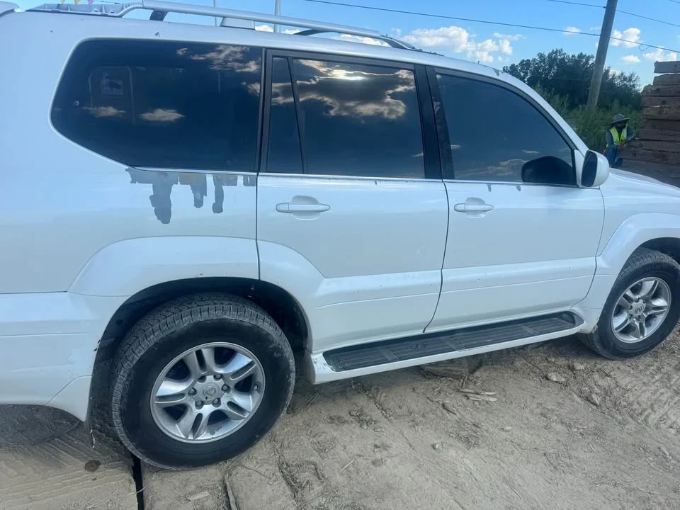 2004 Lexus GX 1st Gen - Image 10 of 11