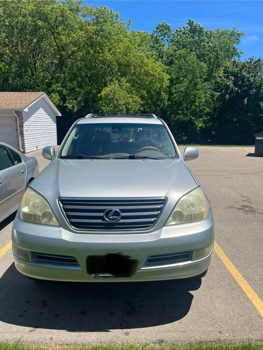 2004 Lexus GX 1st Gen - Image 3 of 10