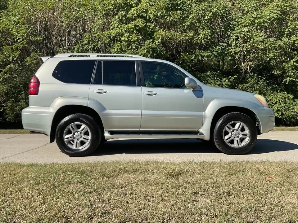 2004 Lexus GX 1st Gen - Image 3 of 19