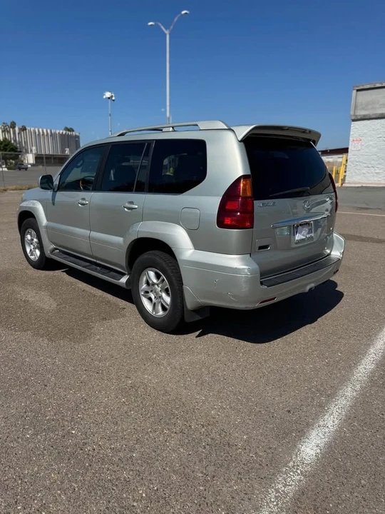 2004 Lexus GX 1st Gen - Image 3 of 12