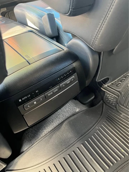 2004 Lexus GX 1st Gen - Image 15 of 19