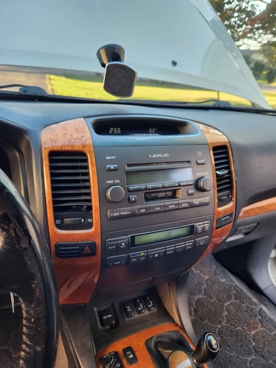 2004 Lexus GX 1st Gen - Image 12 of 19