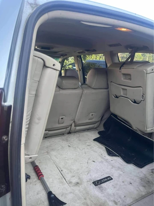 2004 Lexus GX 1st Gen - Image 6 of 10