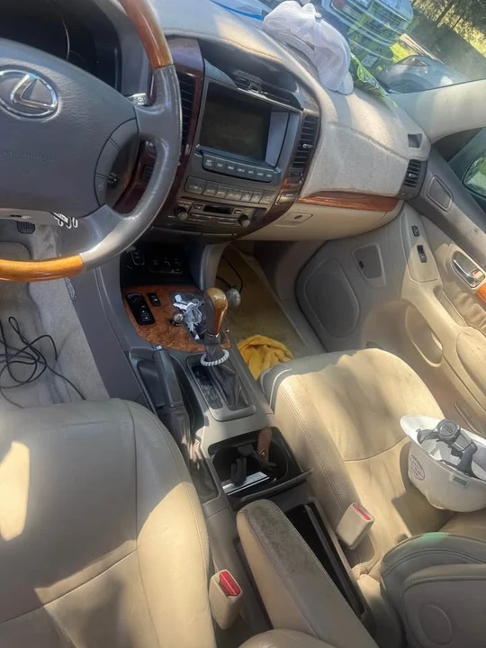 2004 Lexus GX 1st Gen - Image 4 of 11