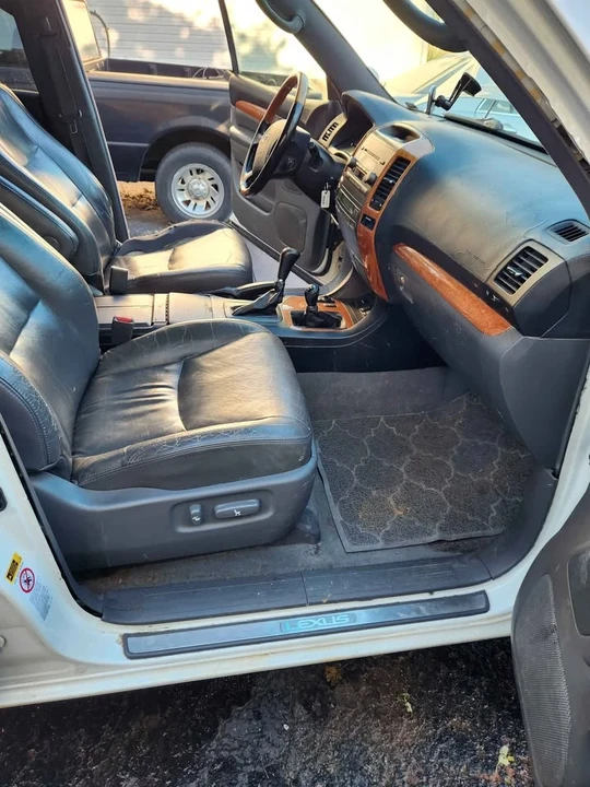 2004 Lexus GX 1st Gen - Image 16 of 19