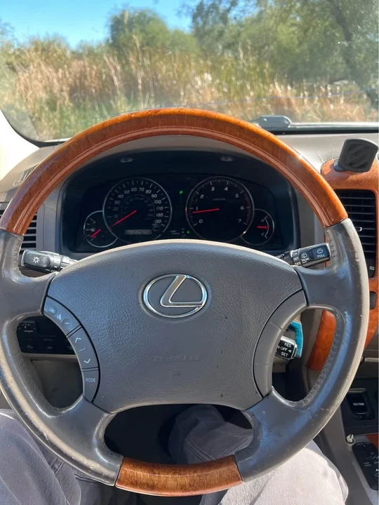 2004 Lexus GX 1st Gen - Image 3 of 9