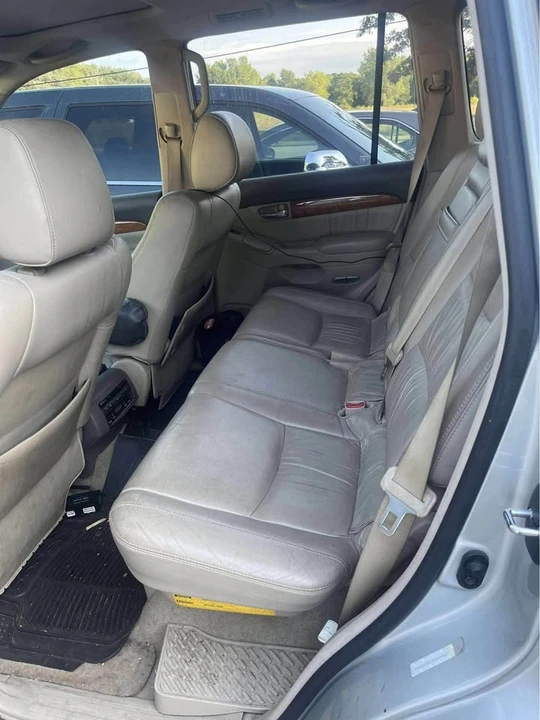 2004 Lexus GX 1st Gen - Image 5 of 10