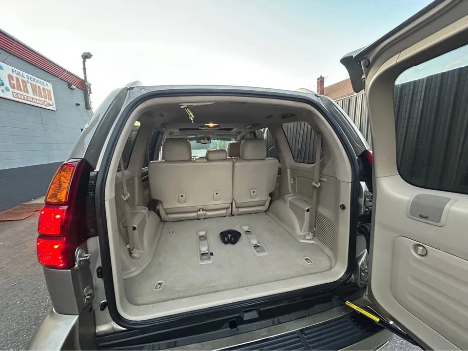 2004 Lexus GX 1st Gen - Image 9 of 19
