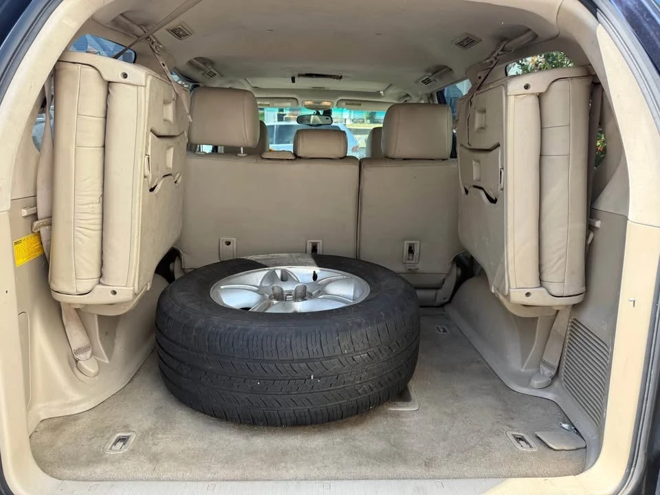 2004 Lexus GX 1st Gen - Image 9 of 9