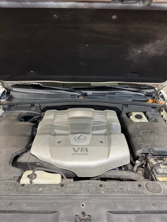 2004 Lexus GX 1st Gen - Image 11 of 13