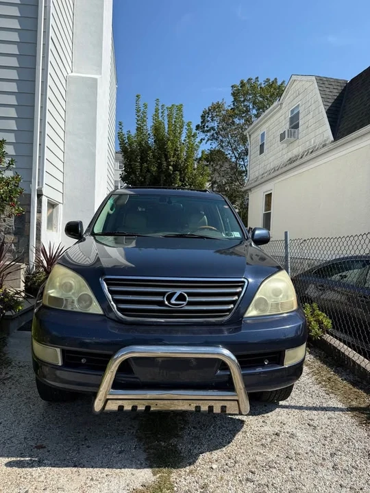 2004 Lexus GX 1st Gen - Image 2 of 9