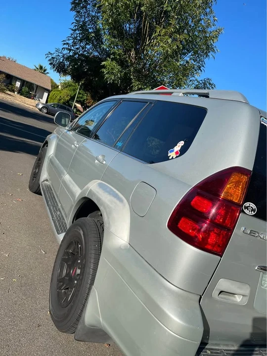 2004 Lexus GX 1st Gen - Image 18 of 19