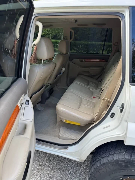 2004 Lexus GX 1st Gen - Image 8 of 13