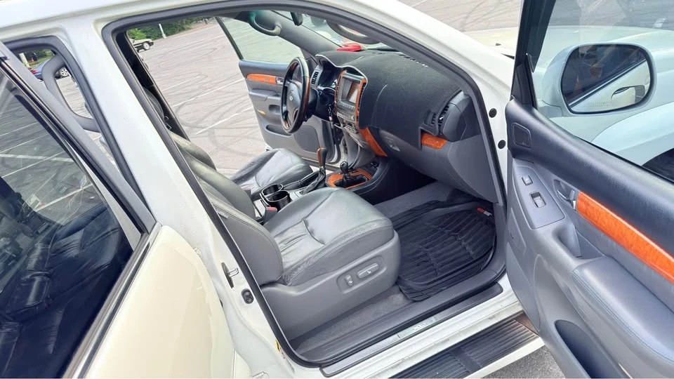 2004 Lexus GX 1st Gen - Image 12 of 15