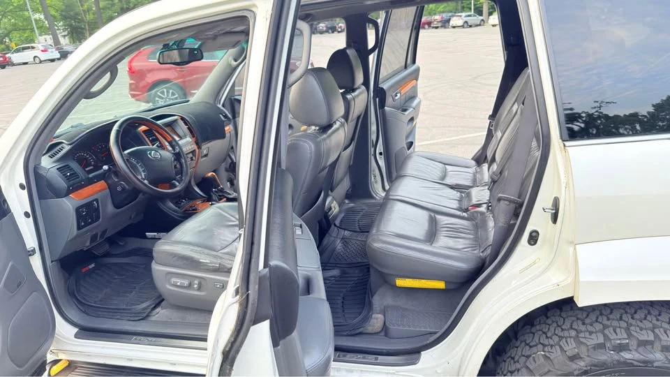 2004 Lexus GX 1st Gen - Image 11 of 15