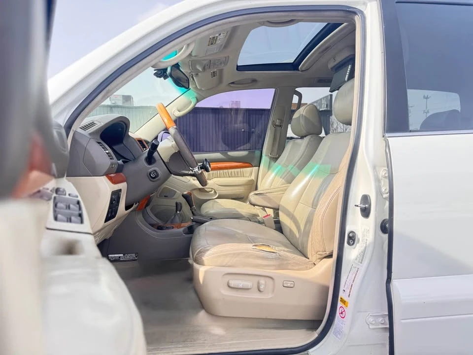2004 Lexus GX 1st Gen - Image 12 of 18